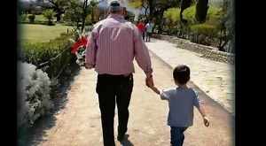 Los niños de Foundation 2 Commitment junto a Ms. Ana G. Crespo muestran el amor y cariño a sus abuelitos.❤ Muchas Felicidades!!!👴👵 #FelizDíaDelAdultoMayor #ElFuturoEsNuestro | Colegio Británico Tarija