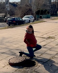 A pregnant woman makes sure that no one gets into trouble while walking on the sidewalk | Gorgeous