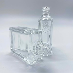 [Hot Item] 50 Ml Glass Mini Liquor Bottles with Caps Small Glass Alcohol Bottles Reusable Empty Spirit Mini Wine Bottles