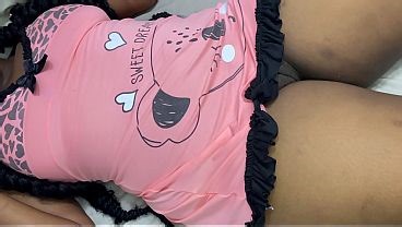 Mi vecina lesbiana le gusta cogerme en la noches me hace venir demasiado rico