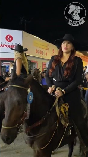 Beautiful horny blonde #ladiesandhorses #latina #roldanillo #valledelcauca #cabalgataroldanillo