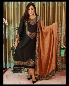 2.5K views · 6.9K reactions | ৫৫ পর্যন্ত বডি বানানো যাবে। লং ৪৮ ফেব্রিক সুতি থ্রি পিস সেট। পায়জামা ২.৫ গজ ওড়না সাড়ে পাঁচ হাত। | Elegent | Facebook