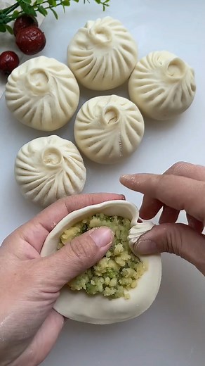 Big dumpling packing in circle! #gyoza #dimsum #ravioli #howto #dumplings #recipe #food #art #foodfb #recipetutorial #cookingtutorial #dumplingseries #reels | Maco Cake