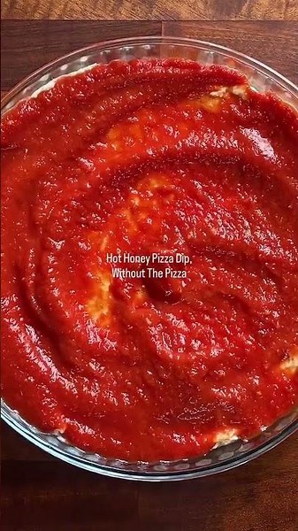 This Hot Honey Pizza Dip Is Pure Cheese Heaven 🤤🍕#PizzaDip #HotHoney #PizzaLover