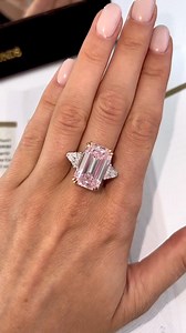 One of the rarest stones in existence 🤯🤯🤯 A Natural 14.15 Carats Fancy Pink 🩷 Emerald Cut Diamond 💎, Internally Flawless Clarity and perfect in every single way. This is one of the top most amazing and rarest diamonds ever 💰💰💰 | 𝕯𝖎𝖆𝖒𝖔𝖓𝖉 𝕻𝖑𝖆𝖓𝖊𝖙