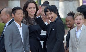 Angelina Jolie et ses enfants voyagent au Cambodge pour la première de son film