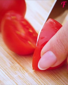 17K views · 44 reactions | Maîtriser l'art de cultiver des oignons luxuriants et des tomates juteuses | Fabiosa France | Facebook