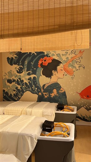 Ready To Order Toronto on Instagram: "@sakurahoursjapanesehead offers a Japanese-inspired head spa experience that’s deeply rooted in tradition and designed for total relaxation. From warm towel rituals and essential oils to tension-releasing scalp massages, every detail is crafted to soothe and restore. ✨ Their innovative AI shampoo session, a one-of-a-kind treatment scans your scalp, customizes water pressure and rhythm, and delivers a gentle, deeply calming cleanse. Paired with nourishing tre