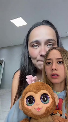 O que a Sarah vai trocar pelo macaco mágico?