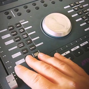  Avid Dock love  instagr.am/benniknop ▶️ avid.com/dock #aviddock #controlsurface #makingmusic #mixing #recording #producer #eucon #daw #protools #avid | Avid | Facebook