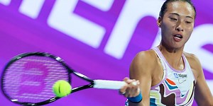 Hot Shot: Zheng Qinwen tweener surprises Sakkari
