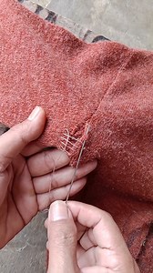 Invisible mending tutorial for a torn women's knitted sweater👀 You can try this tutorial, friends. #tutorial #fypシ #reelsviral #fypreels #fypviralシ | Tips dan trik menjahit