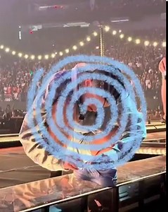 29K views · 1.1K reactions | Volando - Bad Bunny | ퟸퟸ:ퟷ퟿ 홰홼 | Facebook