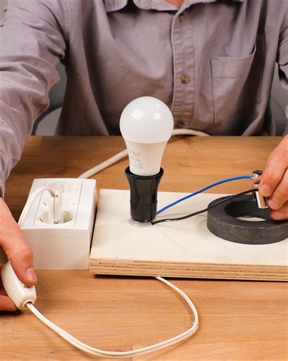 Powering up a light bulb with magnets! 💯😲 | Art & Painting