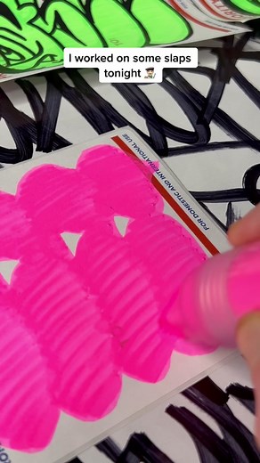 Creación de Graffiti Slaps con Marcador Rosa