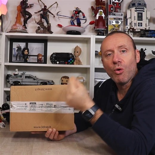 A huge thanks to "Un Nerd e Mezzo" for trying out our GT3 Add-On Steering Wheel for CAMMUS C12 and C5 wheelbases! 🚗🎮 Watch the full review here: https://youtu.be/tX6DWZN2JDI Discover the product here: https://www.3drap.it/simracing-mods-devices/cammus-upgrades/cammus-racing-wheels-addon/ Designed and made by 3DRap, this lightweight GT3 Rim is perfect for F1 and GT enthusiasts. With a 295mm diameter, rubber grip handles, and optional magnetic carbon paddles, it enhances the driving feel by ampl