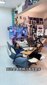 A floating height-adjustable desk — what hardcore homebody could resist this? With just a single press, you can instantly switch between sitting mode, standing mode, or even using it while lying in bed — no problem at all. It supports electric height adjustment, plus manual fine-tuning of the monitor’s height, distance, and tilt angle. The desk also comes with a pegboard for accessories and a built-in power strip, keeping everything clean and organized. Easy to move, highly flexible — whether yo