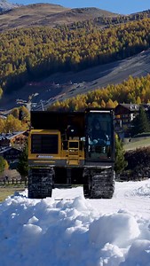 Große internationale Events beginnen lange vor dem ersten Wettkampf. ❄️🏔️ In Livigno ist aktuell ein Morooka MST110CR im Einsatz, um die Pisten für die kommenden Olympischen Winterspiele in Mailand–Cortina vorzubereiten. Dabei bewegt der Gummiketten-Dumper bis zu 11 Tonnen Material und unterstützt die Arbeiten unter winterlichen Bedingungen. Möglich wird dieses Projekt durch die enge Zusammenarbeit zwischen unserem italienischen Haupthändler MIDI-Equipment, dem regionalen Partner Generalcar und