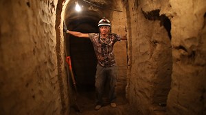 The bodyhunter searching for women's remains in El Salvador's killing fields