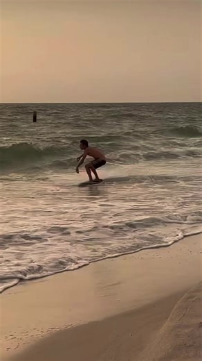 Do it with style. Alex Farrell getting creative with the frontside combo line. @alxfarrell #skimboarding #skimboard #eastcoast #eastcoastskim #eastcoastskimboarders #zapskimboards @zapskimboards #eastcoastskimboards #skimboards #skim #shorebreak | East Coast Skimboards