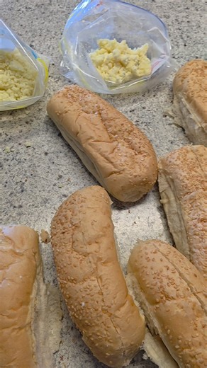 Cheats cheese garlic bread | crazy backyard mixers. 2