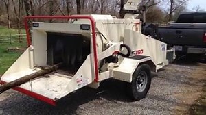 Terex Tac 750 is grinding tree. Drum Speed: 1,322 rpm. 37x24 opening. More info at: http://bit.ly/1UWt5bd #heavyequipment #terex | Mico Cranes & Equipment Texas LLC