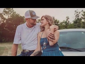 Complete strangers enjoy pizza, kiss in romantic photoshoot and the internet is loving it