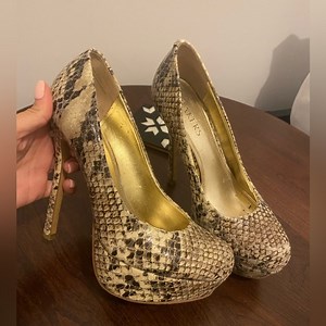 BAKERS SNAKE PRINT PUMPS