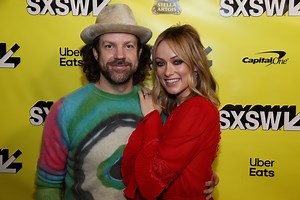 Olivia Wilde and Ellen DeGeneres give Jason Sudeikis a haircut