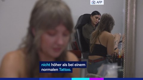 USA: Sie lässt sich die Asche ihrer Mutter tätowieren