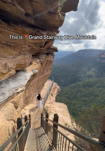 Explore the Grand Stairway in Blue Mountains, Australia