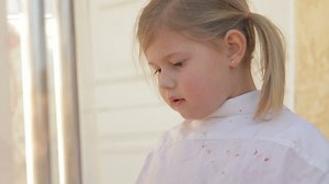 Little Girl Smock Getting Ready Paint: Stockvideos & Filmmaterial (100 % lizenzfrei) 2545205 | Shutterstock