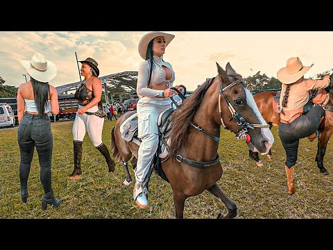 Beautiful Riders On Horseback | Curvy Women Riding Horses 🔥 #rodeo #horseriding #colombia