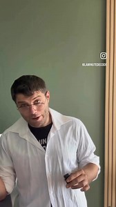 🧪 [vibecoding] : Étude d’une espèce à part. Ils ne codent pas. Ils viebecodent. Une discipline étrange, où le bug est un concept obsolète, et le debugger… un objet de musée. #ApprendreACoder #DéveloppementWeb #humour #VibeCoding | La Minute De Code