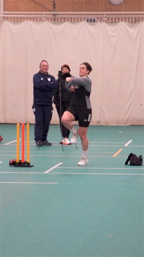 Our spin duo putting in the work in the indoor school 🌀 Nancy Harman and Bex Tyson are picking the brains of former Hampshire spinner Darren Flint 🧠 Who are you most looking forward to seeing this summer? 🤩 | Hampshire Cricket
