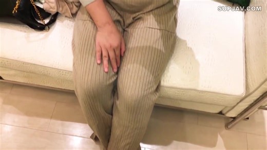 [Amateur Individual Shooting] [Uncensored] Vegetable Stick Play Aimed At A New Employee Of A Famous Executive Producer Who Enjoyed A Joint Perverted Play With Na◯i-kun Of S◯AP