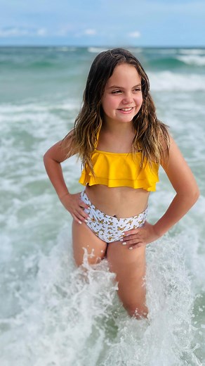 ⭐️I s a b e l l a⭐️ on Instagram: "Hi! I’m Isabella and I love the beach! ☀️ Have you tried this trend? It’s so fun! #orangebeachalabama #summervibes #vacation2022 #kleinvacation #trendingreels #fypシ"