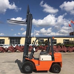 [Hot Item] Powerful 2ton Diesel Forklift Robust Lift Truck Equipment for Warehouse and Factory
