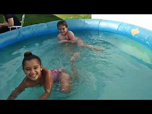 Banho de Piscina com minha amiga Evelyn