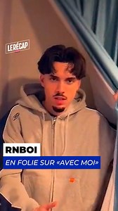 Mais qui se cache derrière ce rideau ? 🤣 #LeRécapMrik | Skyrock