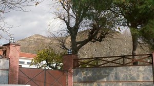 Rock Knitted Brick Garden Wall : vidéo de stock (100 % libre de droit) 1043665795 | Shutterstock