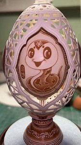 Egg carving is often called "the most fragile art," as it requires the ultimate precision and care before, during and even after the creation. It's crazy how someone can carve such intricate art on an eggshell. Let's take a look. Credit to zk1213606435 on Douyin #amazingChinesepeople #chineseculturalheritage #chineseintangibleculturalheritage #Eggcarving | romanticplus | Facebook