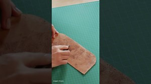 Crean bolso con colágeno inspirado en T rex y lo subastarán por más de 500 mil dólares