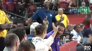 16K views · 145 reactions | The summer of Bill Russell flipping off NBA legends continues! This time he flipped off Vince Carter  ( LWashingtonTV / Twitter) | SB Nation | Facebook