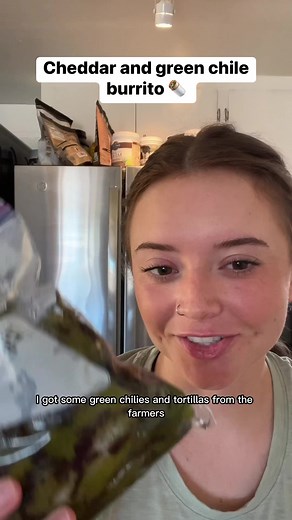 Cheddar and green chile burrito 🌯 😍 #reels #breakfast #burrito #recipe #yummy #tasty | Susi Vidal