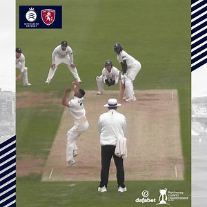 🎥 | WICKET WATCH Zaf sees off Jamal Richards 🙌 KEN 424/7 - lead by 315 WATCH LIVE ➡ bit.ly/MIDDXVKENTCC | #OneMiddlesex | Middlesex Cricket