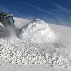 Enjoy the winter while you can ❄️🏔️ Video: Snowpark les Sybelles 📽️ | Prinoth Snow Groomers