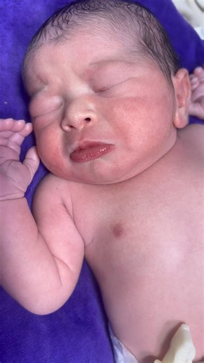 #babyfirstminutes #fyp #mom Chubby little baby 👶👶