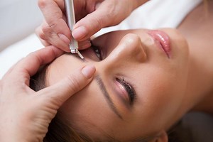 Is Eyebrow Tattooing Dangerous?