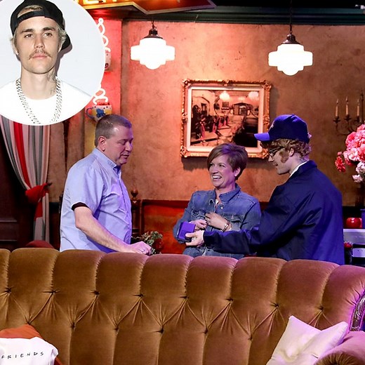 Watch Justin Bieber Go Undercover and Surprise Fans on the Friends Set